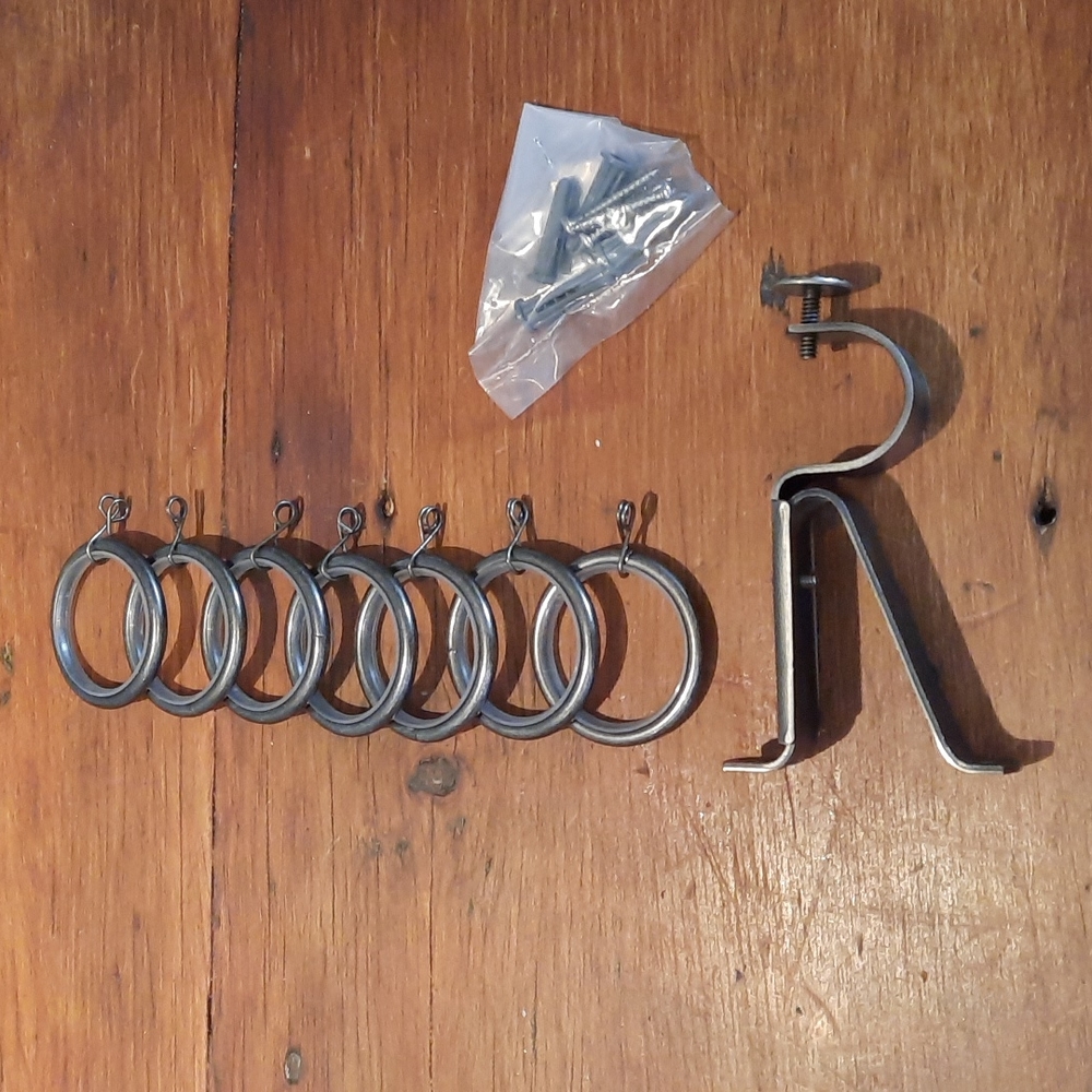 7 Drapery hooks and bracket with screws